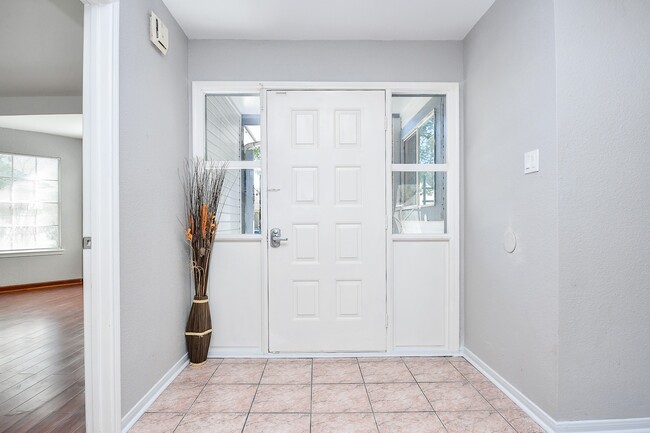 Building Photo - 11414 Chariot Dr