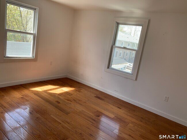 Building Photo - 422-424 Dixwell Ave