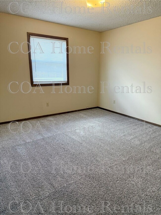 Building Photo - West side apartment