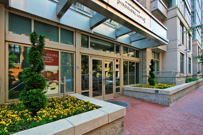 Building Photo - 811 4th St NW