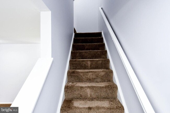 Building Photo - 915 Westlake Dr