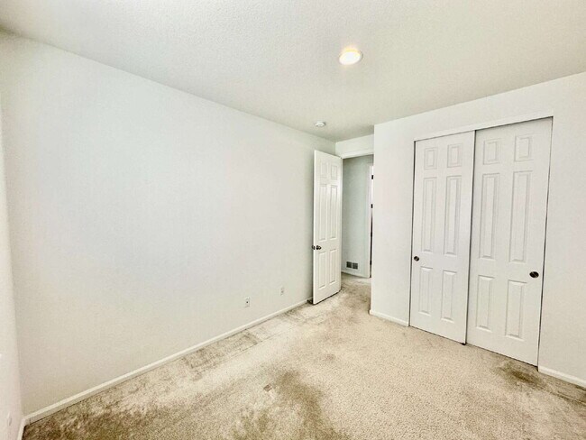 Building Photo - "Charming 4-Bedroom Castle Rock Home with Spacious Living!"