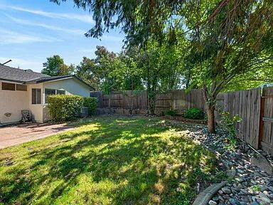 Building Photo - 3 bedroom 2 bath in Dry Creek School District.