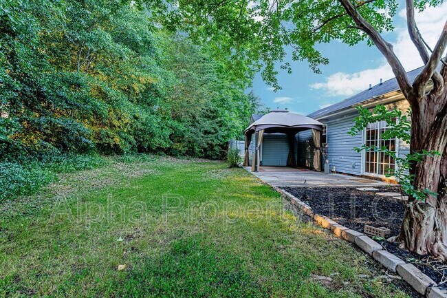 Building Photo - 423 Golden Leaf Ln