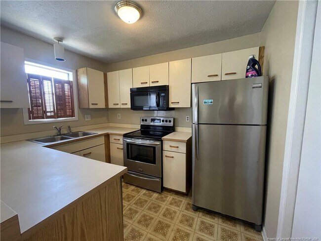 Building Photo - 1000 Wood Creek Dr