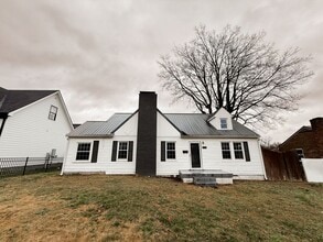 Building Photo - Spacious 5BR Home in the Heart of Old Hickory | Walkable + Convenient