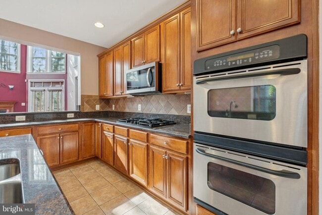 Building Photo - 21590 Merion St