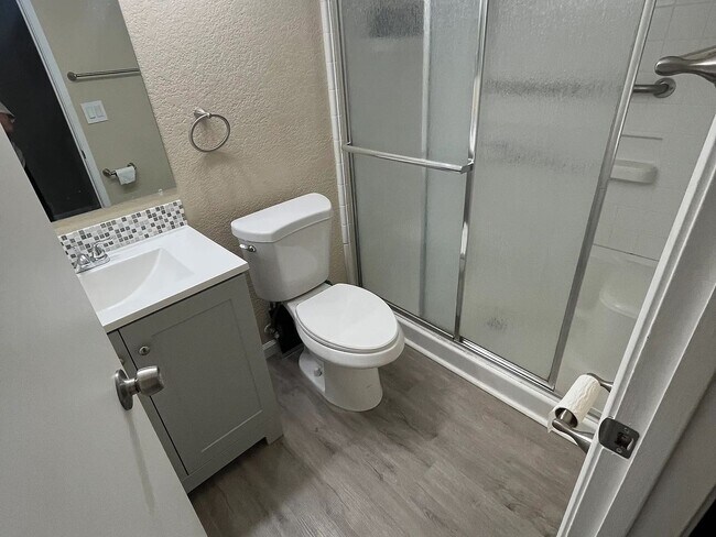Building Photo - Private 2 Bedroom ADU with Fenced Yard