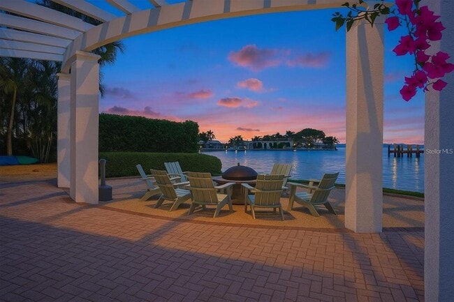 Building Photo - 1325 Snell Isle Blvd NE