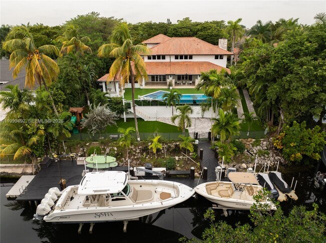 Building Photo - 7125 Los Pinos Blvd