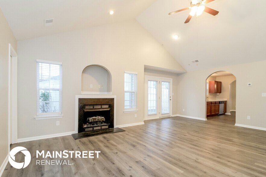 Building Photo - 556 Lakeside Valley Dr