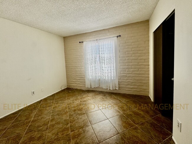 Building Photo - 9103 E Holmes St
