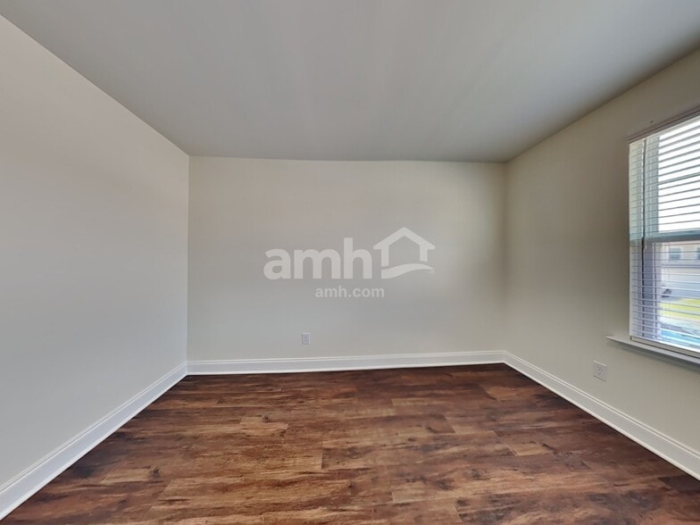 Building Photo - 5236 Valor Dr
