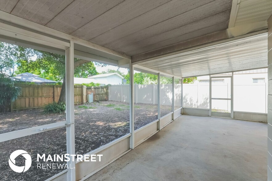 Building Photo - 2204 Tanglewood Way