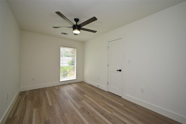 Building Photo - 3007 Maple Grove Ln
