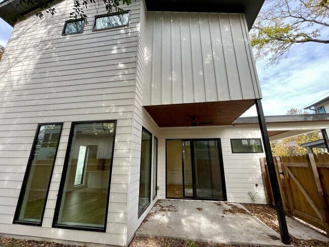 Building Photo - Palo Duro