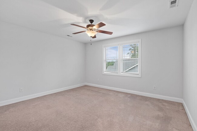 Building Photo - Welcome to Marsh Haven!