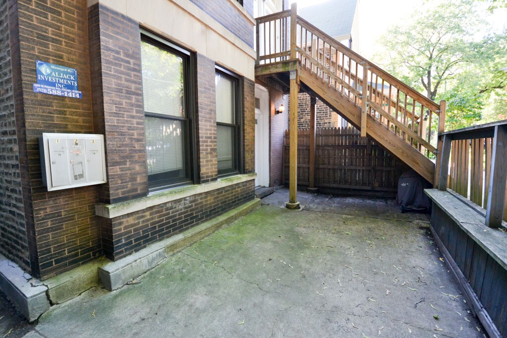 Building Photo - 2031 Moffat W St