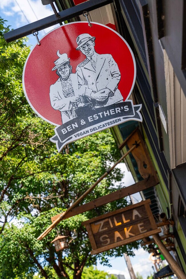 Building Photo - 5018 NE 26th Ave