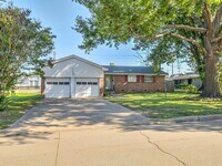 Building Photo - Move in special / First months rent is $800