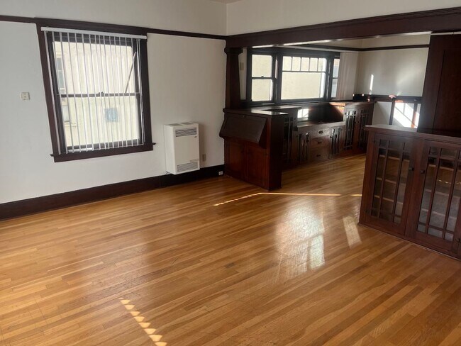 Building Photo - DEA-1061-KALMIA ST