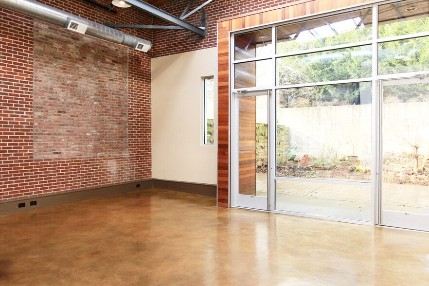 Building Photo - 713 S Central St