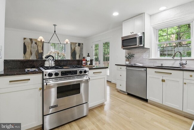 Building Photo - 129 Fort Williams Pkwy
