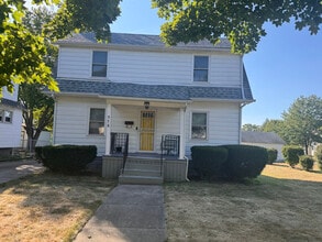Building Photo - 576 Noah Ave
