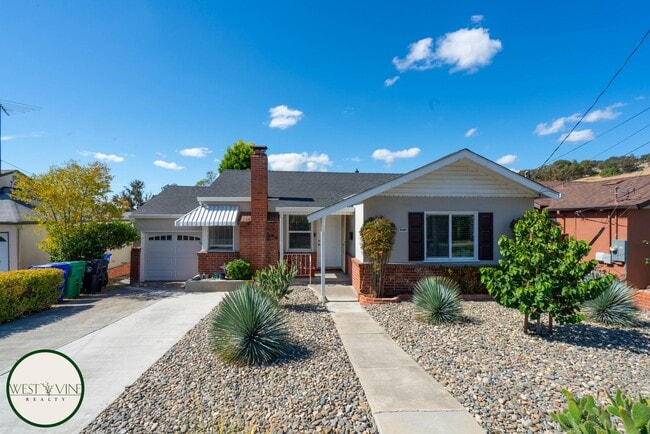 Primary Photo - Gorgeous Single Story Home w/ Expansive Ba...