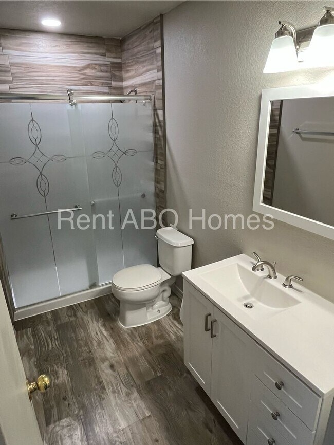 Building Photo - 3 Bed/2 Bath, 1,350 Sq. Ft. Home in SW Albuquerque