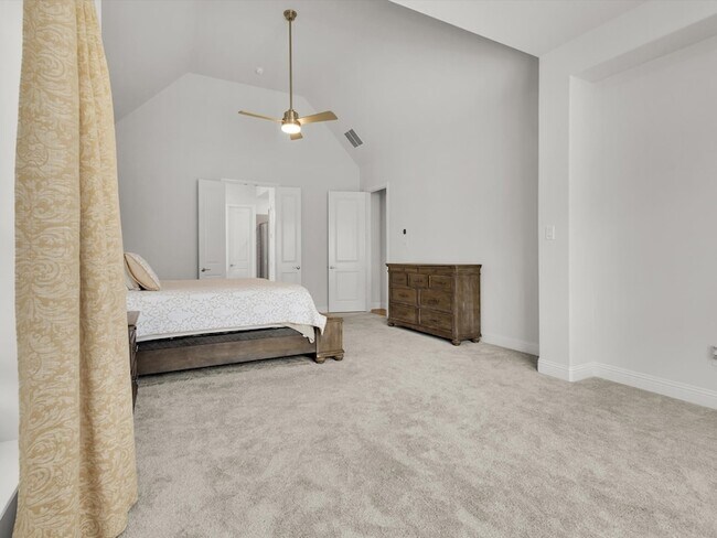 Building Photo - 439 Montrose Dr