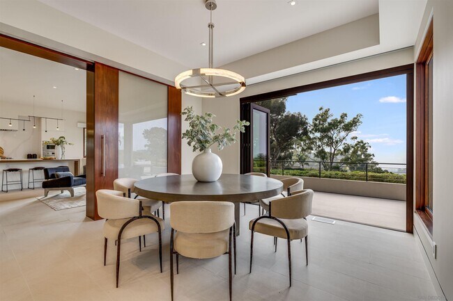 Building Photo - 8070 La Jolla Scenic Dr N