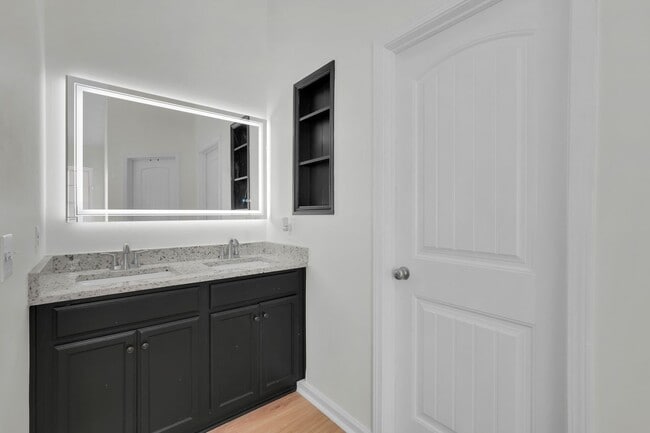 Building Photo - Centrally Located Ranch Home in Richmond Hill