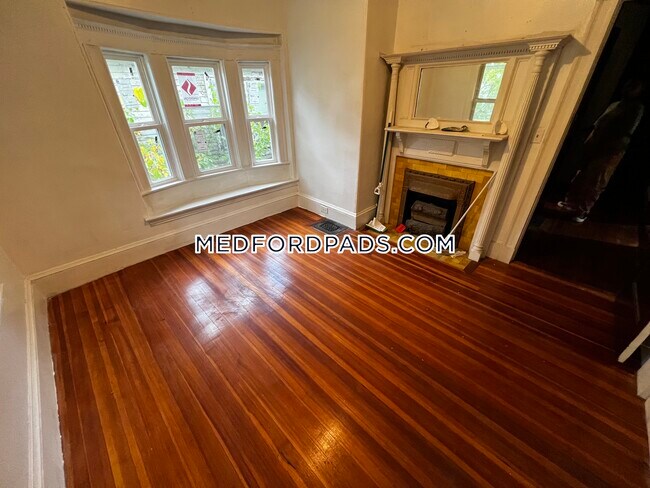 Building Photo - 37 Warner St