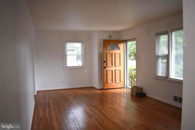 Building Photo - 9205 4th St