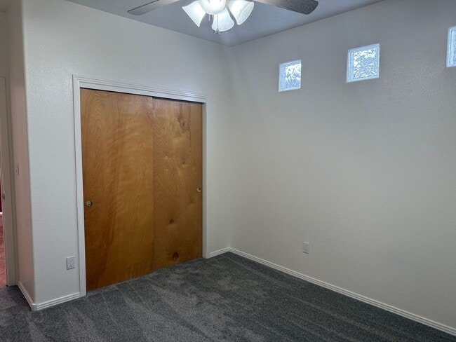 Building Photo - Location, Location!  3 Br, 2 Ba, fireplace in living room, kitchen appliances
