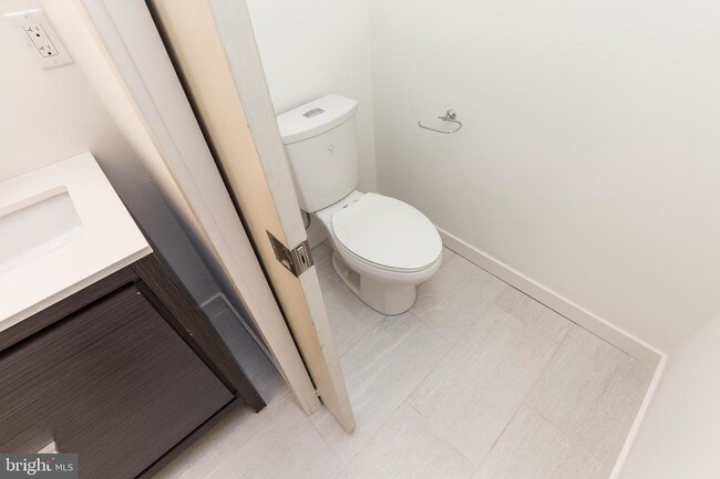 Building Photo - 2559 Amber St