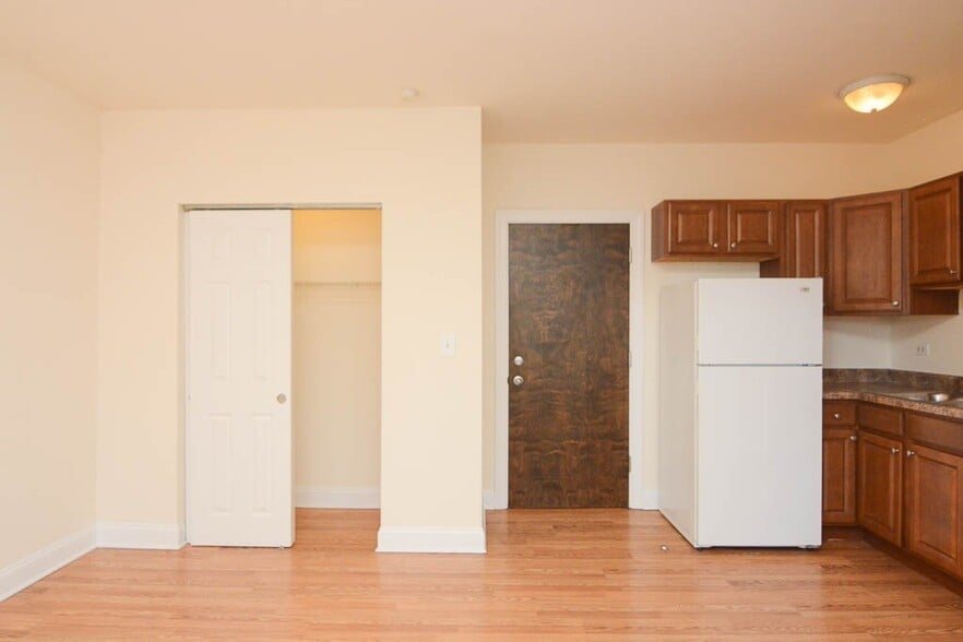 Building Photo - 2600 N Kimball Ave