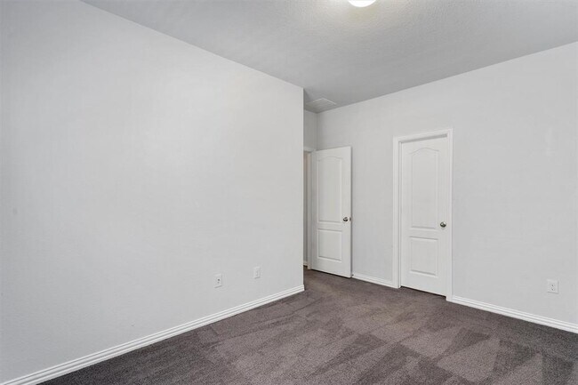 Building Photo - 497 Esperanza Dr