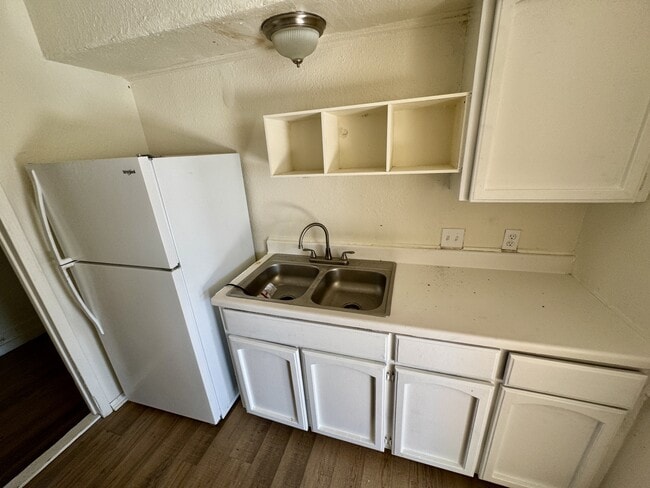 Building Photo - 5113 Sierra St
