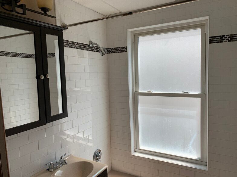 Building Photo - 7 High Street Pl