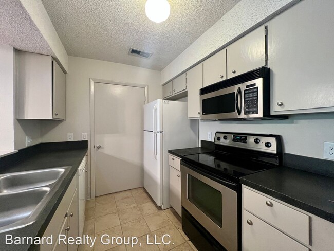 Building Photo - 2 br, 1 bath House - 402 Fredericksburg #1...