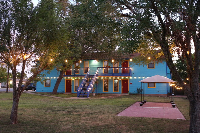 Bright lights and patio - 202 W Wheeler St