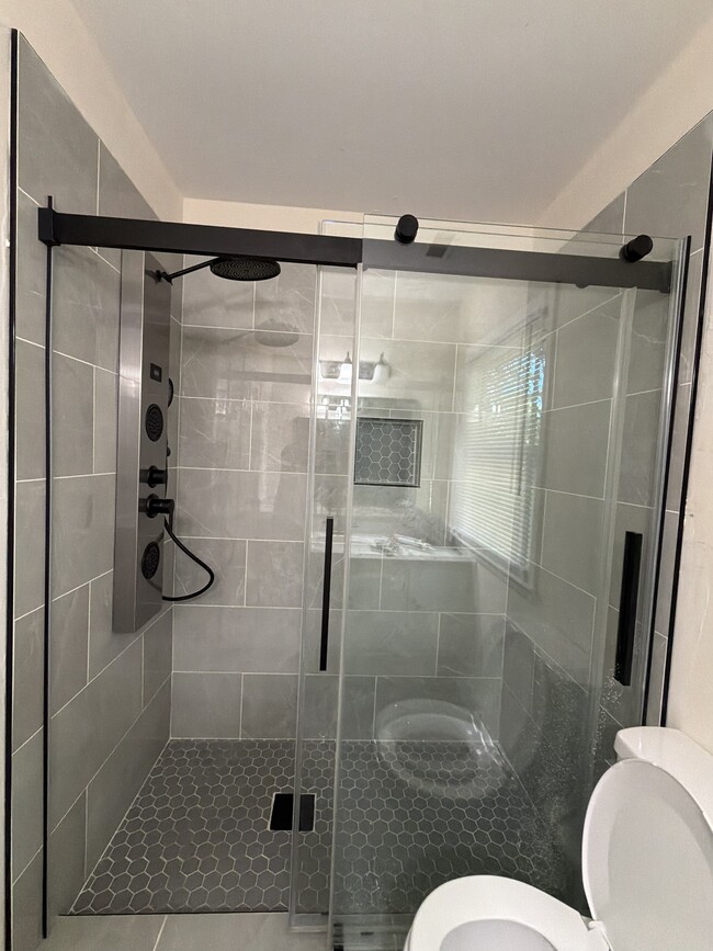 Building Photo - 132 Oak Trail