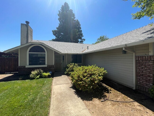 Building Photo - Central Chico, 3/2 fenced yard, 2 car garage, Gardener included, Solar, Fireplace, Craftsman Pergola