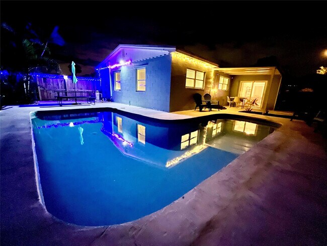 Building Photo - 133 NE 1st St