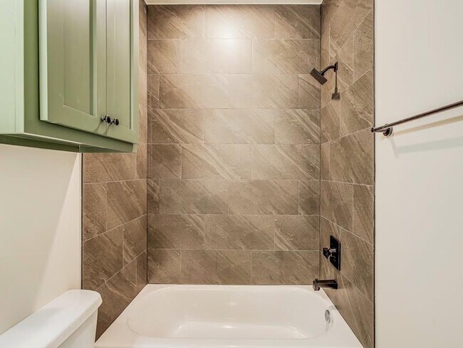 Building Photo - 8225 NW 163rd Ter