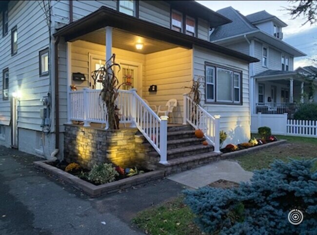 Building Photo - 48 Elm Rd