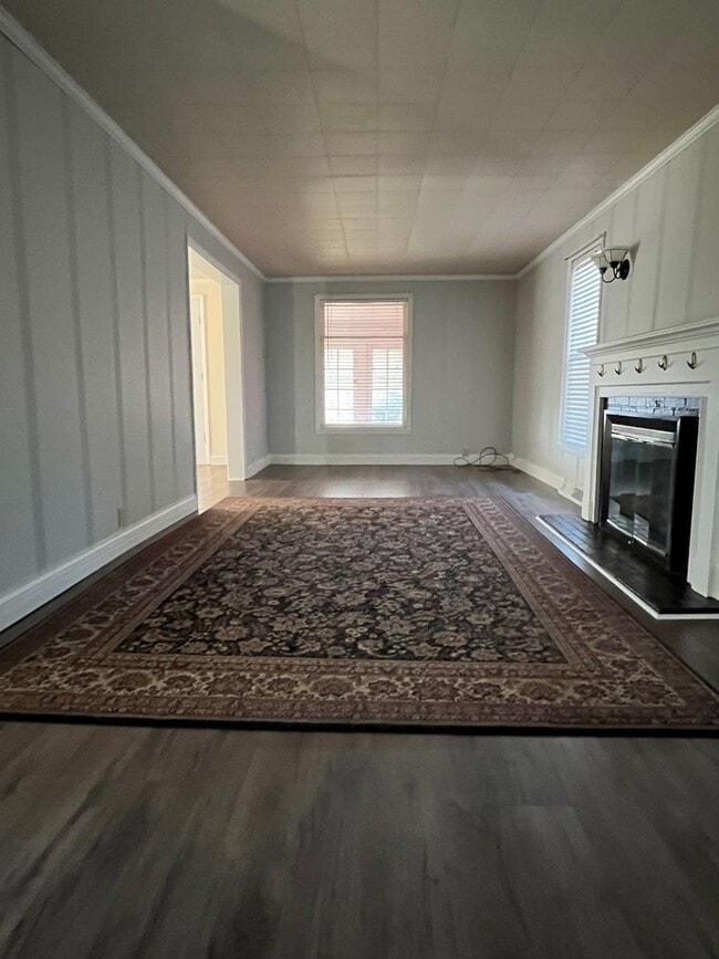 Building Photo - Three Bedroom in Mapleton Local School Dis...