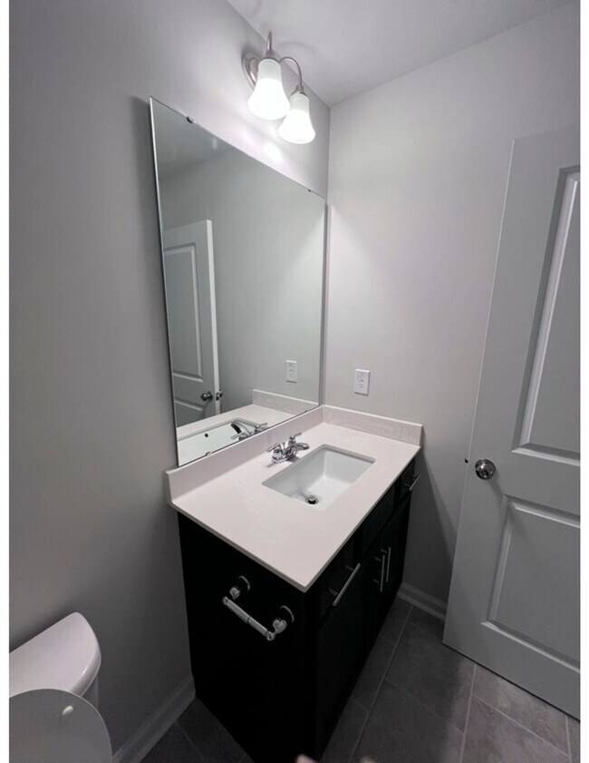 Building Photo - Three Bedroom Home